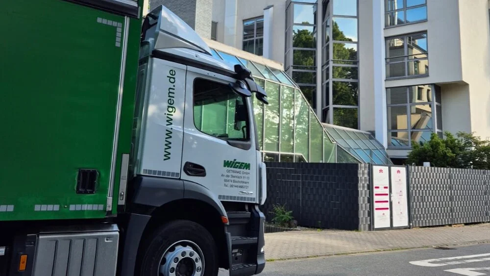 WIGEM LKW unterwegs in einer Stadt