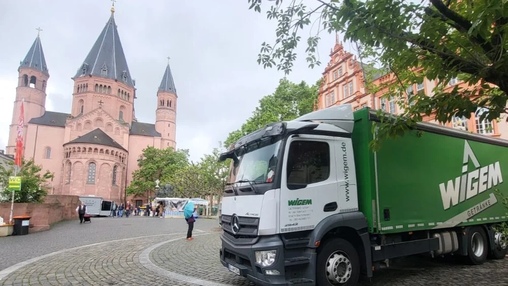 WIGEM LKW vor Mainzer Dom
